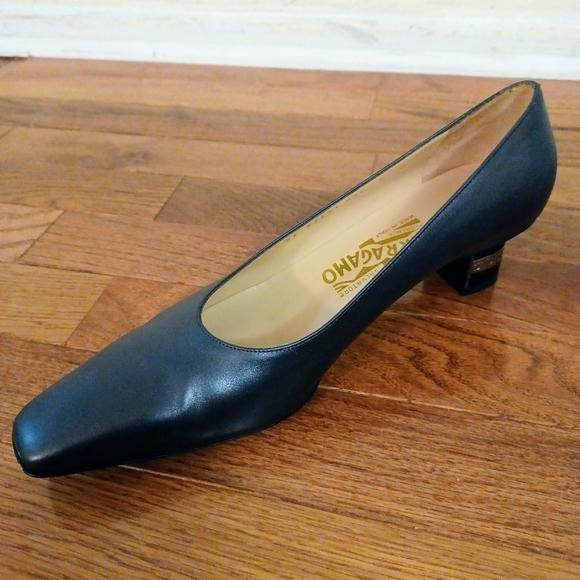 Salvatore Ferragamo Women's Square Toe Pumps Sz 8 - Picture 2 of 9